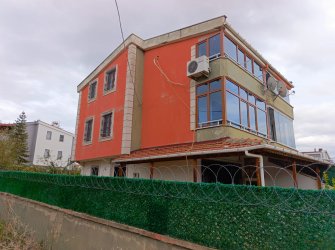 YENİÇİFTLİK ALTINTARLA CADDE ÜZERİ SATILIK 6+1 BAKIMLI LÜX VİLLA